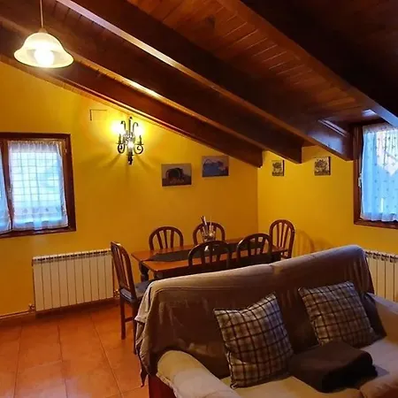 Castell Apartment Neril